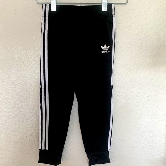 Very gently used Adidas tracksuit 3-4 yr old - Picture 5 of 6